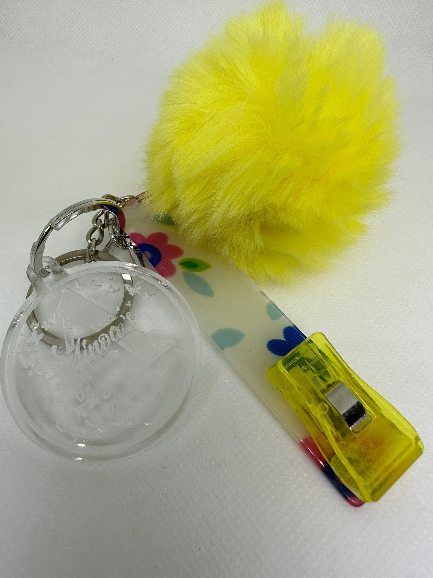 Ainoa's Nail-Saver Card Puller Keychain - Yellow